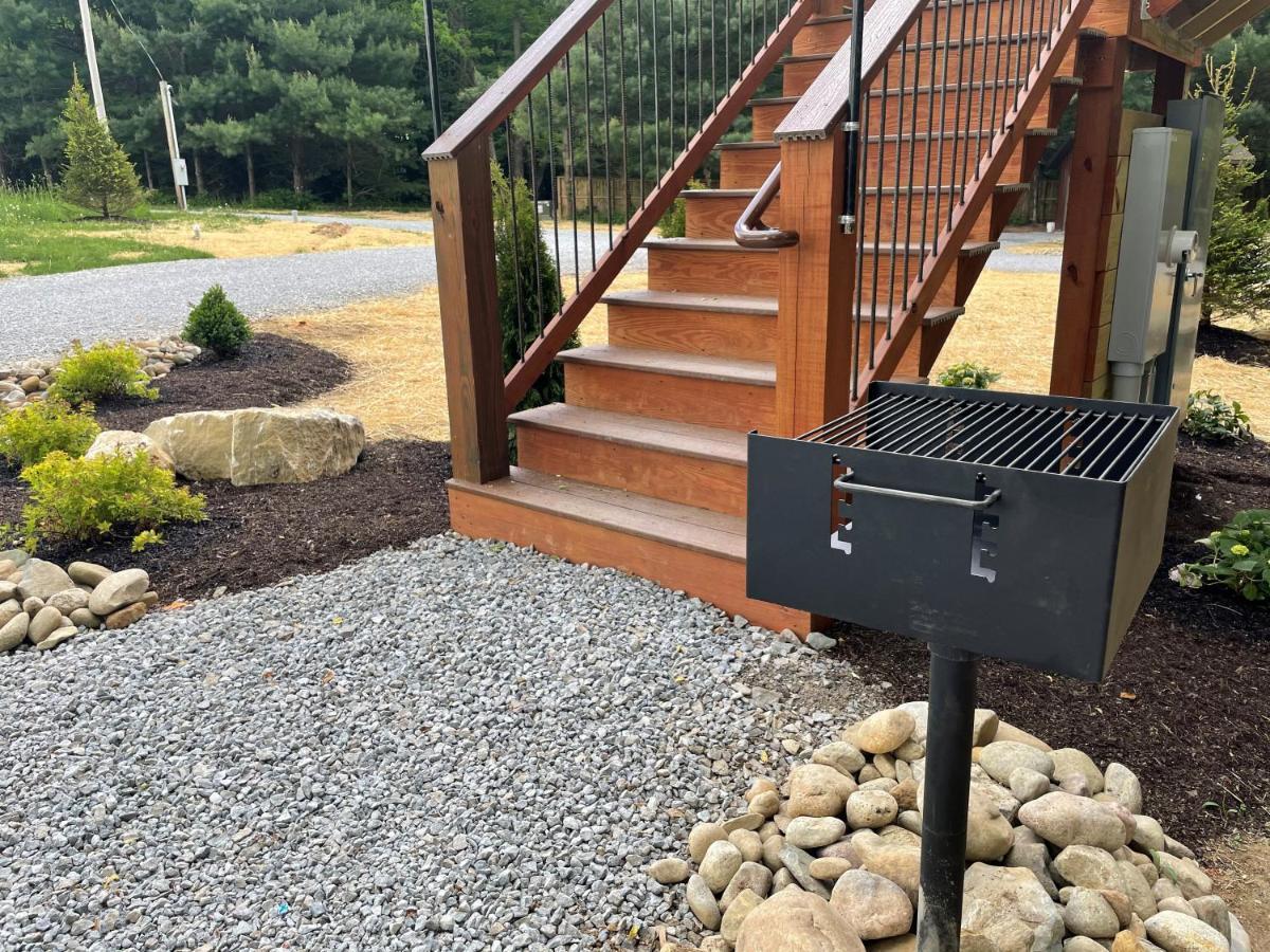 Cricket Hill Treehouse B By Amish Country Lodging Millersburg Exterior photo
